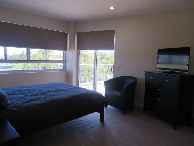 10/2 THE PROMENADE, Boyne Island QLD 4680