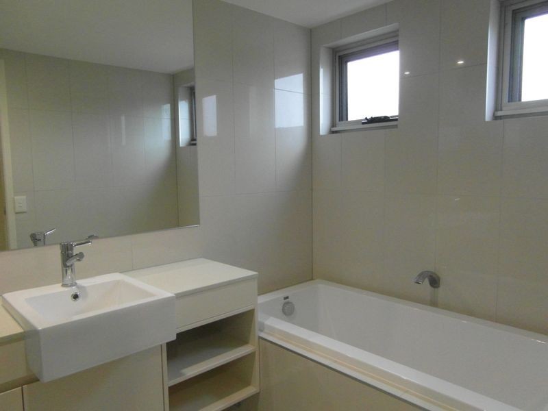 10/2 THE PROMENADE, Boyne Island QLD 4680