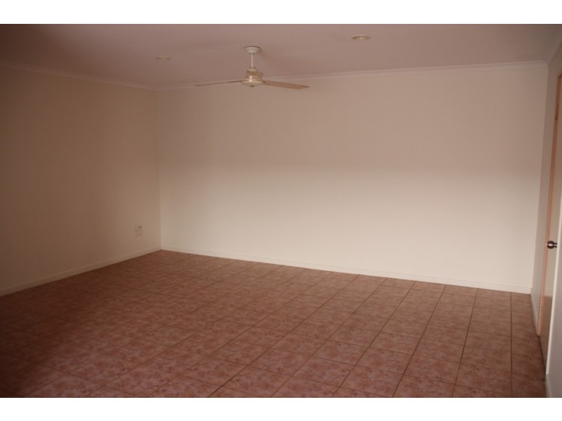 Unit 1/2 DONALD STREET, Tannum Sands QLD 4680