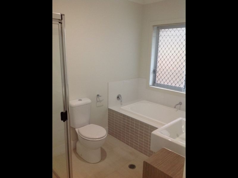 36 CLOVER CRESCENT, Boyne Island QLD 4680