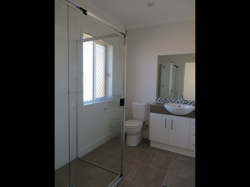 24 CLOVER CRESCENT, Boyne Island QLD 4680