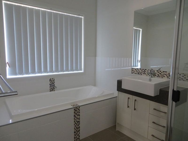 10 BRUSH TAIL COURT, Boyne Island QLD 4680