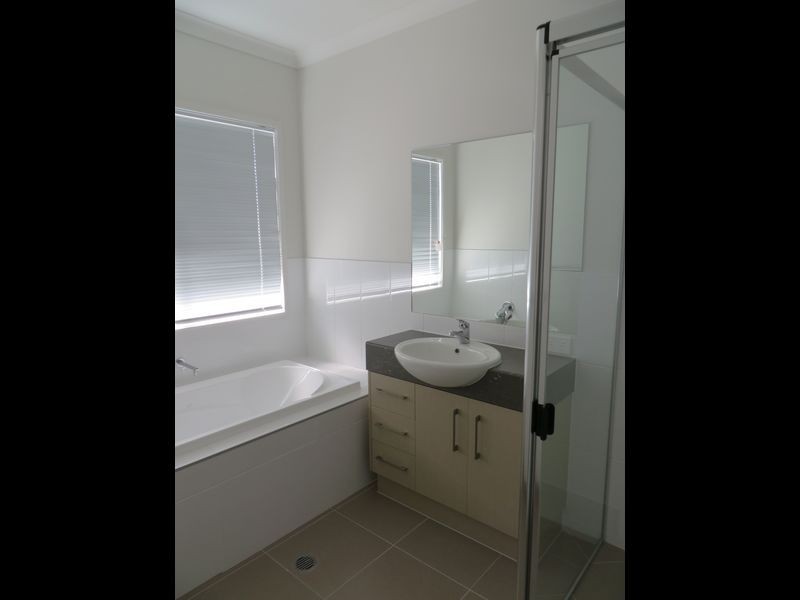 26 CLOVER CRESCENT, Boyne Island QLD 4680
