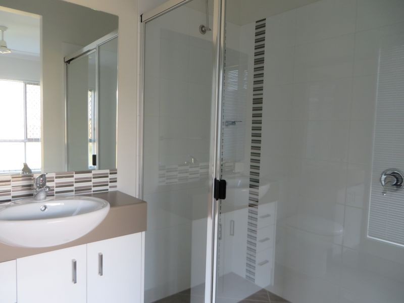 27 CLOVER CRESCENT, Boyne Island QLD 4680