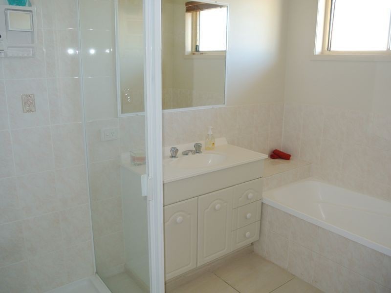 8 WERITE COURT, Boyne Island QLD 4680