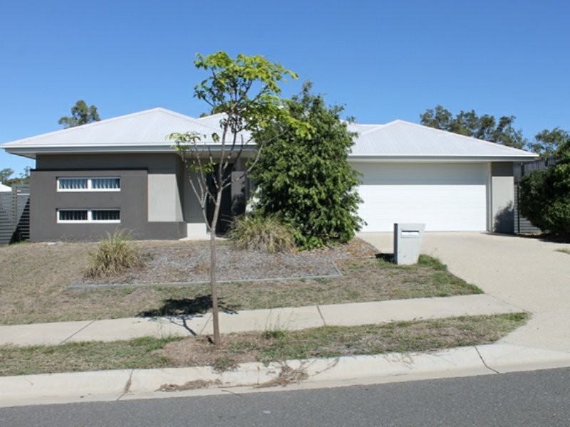 32 KOOLIVOO PARADE, Boyne Island QLD 4680
