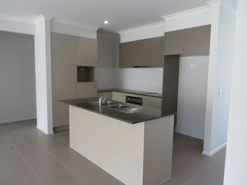 32 KOOLIVOO PARADE, Boyne Island QLD 4680