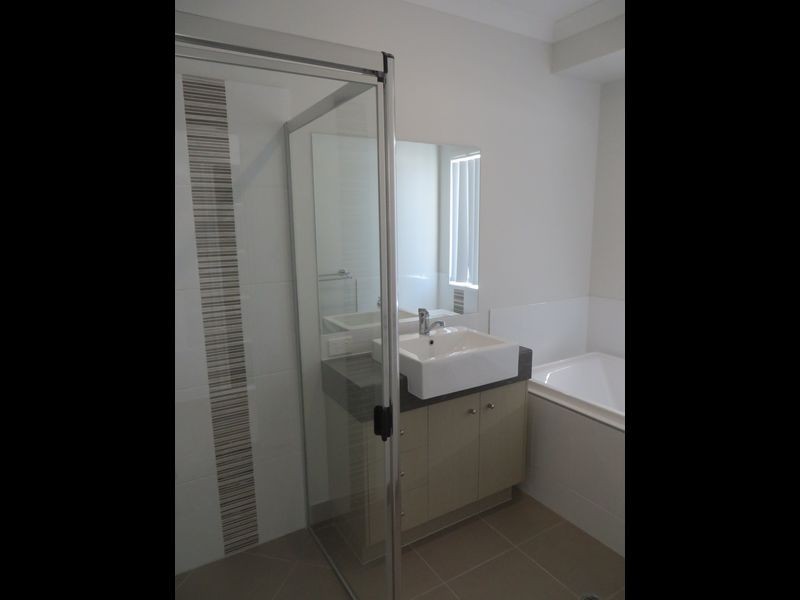 32 KOOLIVOO PARADE, Boyne Island QLD 4680