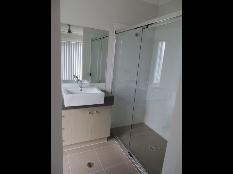 32 KOOLIVOO PARADE, Boyne Island QLD 4680