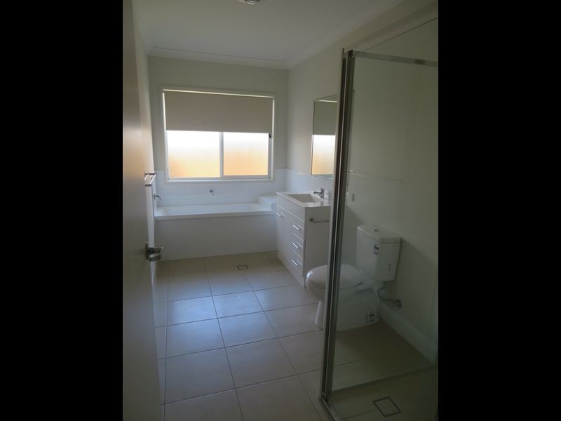 7 WABBY STREET, Boyne Island QLD 4680