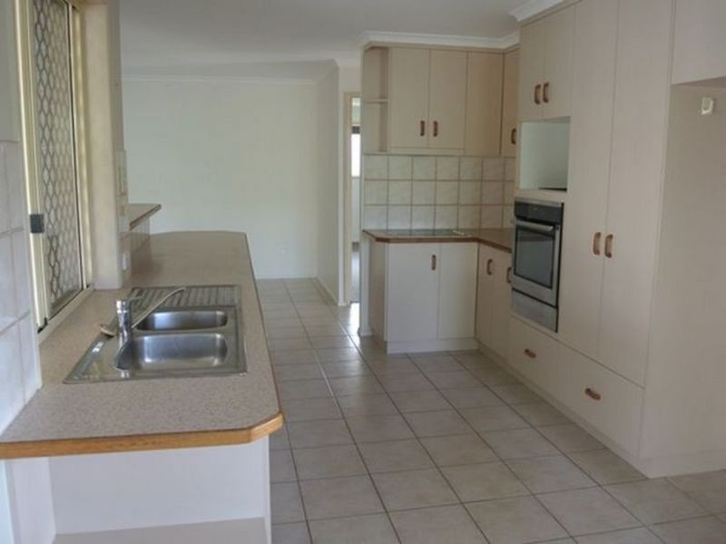 7 GEOFFREY THOMAS DRIVE, Tannum Sands QLD 4680