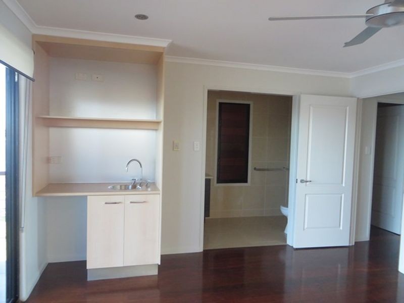 22 ISLAND ESPLANADE, Boyne Island QLD 4680