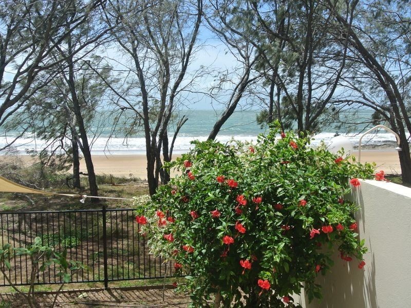 10 THE OAKS ROAD, Tannum Sands QLD 4680