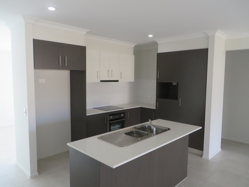 43 CLOVER CRESCENT, Boyne Island QLD 4680