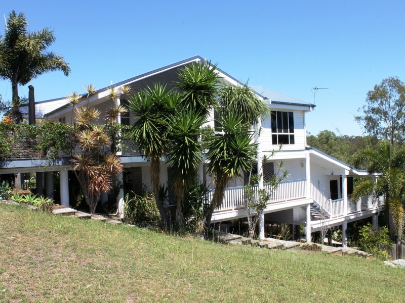 6 Charles Crescent, Tannum Sands QLD 4680