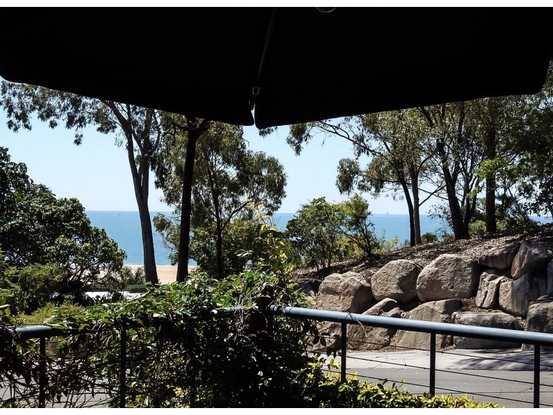 6 Charles Crescent, Tannum Sands QLD 4680