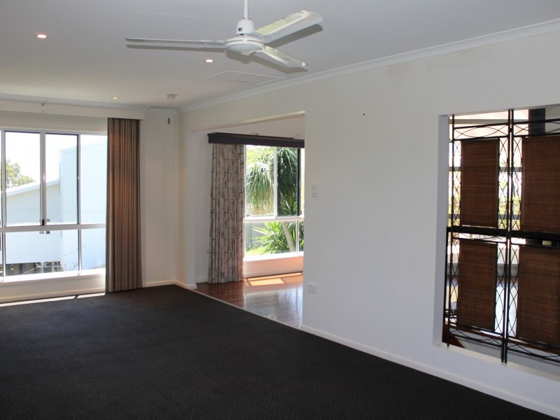 6 Charles Crescent, Tannum Sands QLD 4680