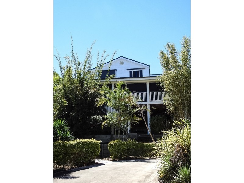 6 Charles Crescent, Tannum Sands QLD 4680