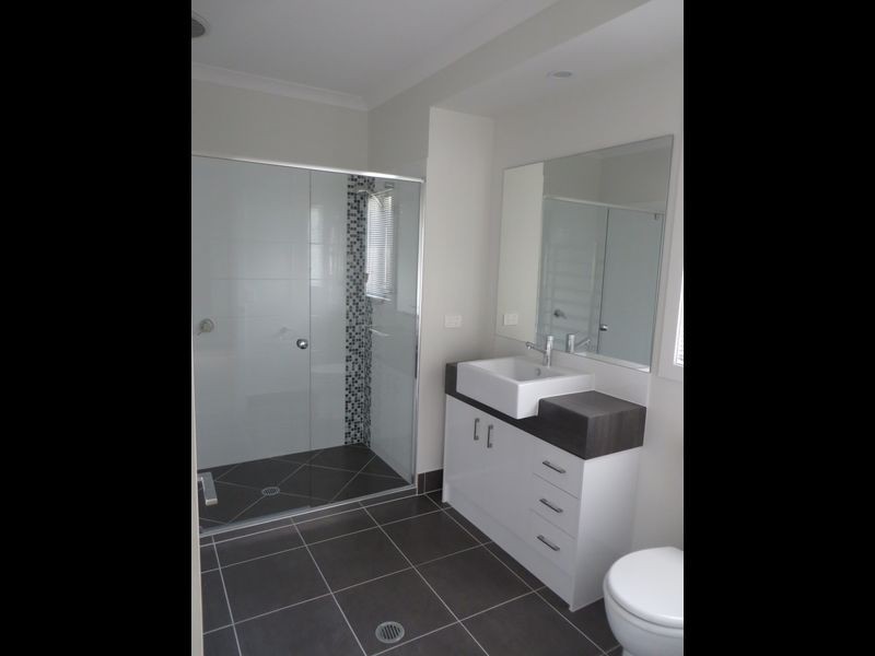 11 CLOVER CRESCENT, Boyne Island QLD 4680
