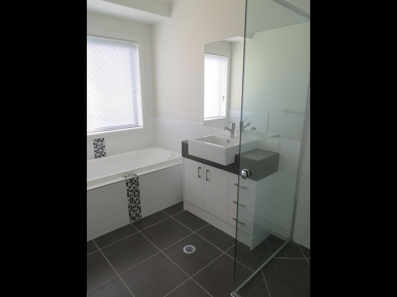 11 CLOVER CRESCENT, Boyne Island QLD 4680