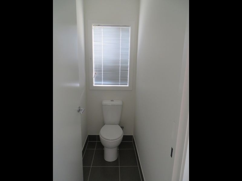 11 CLOVER CRESCENT, Boyne Island QLD 4680
