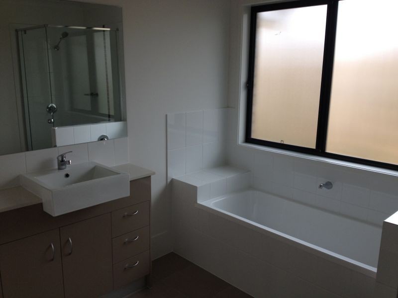 3 KOOLIVOO PARADE, Boyne Island QLD 4680