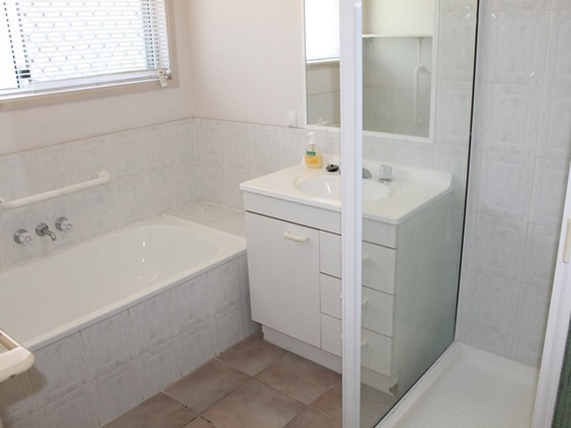 28 Curtis Avenue, Boyne Island QLD 4680
