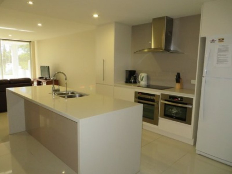 Unit 2/2 THE PROMENADE, Boyne Island QLD 4680