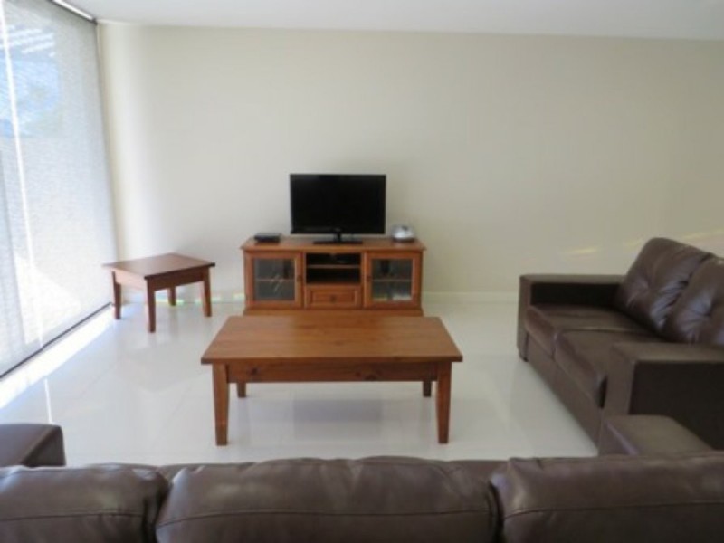 Unit 2/2 THE PROMENADE, Boyne Island QLD 4680