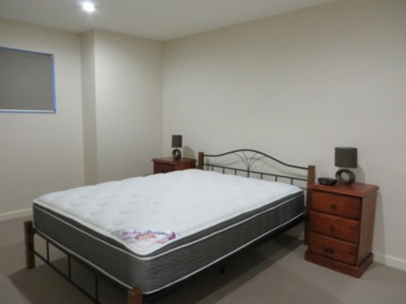 Unit 2/2 THE PROMENADE, Boyne Island QLD 4680