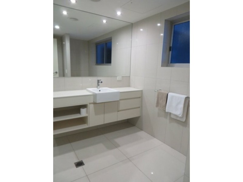 Unit 2/2 THE PROMENADE, Boyne Island QLD 4680