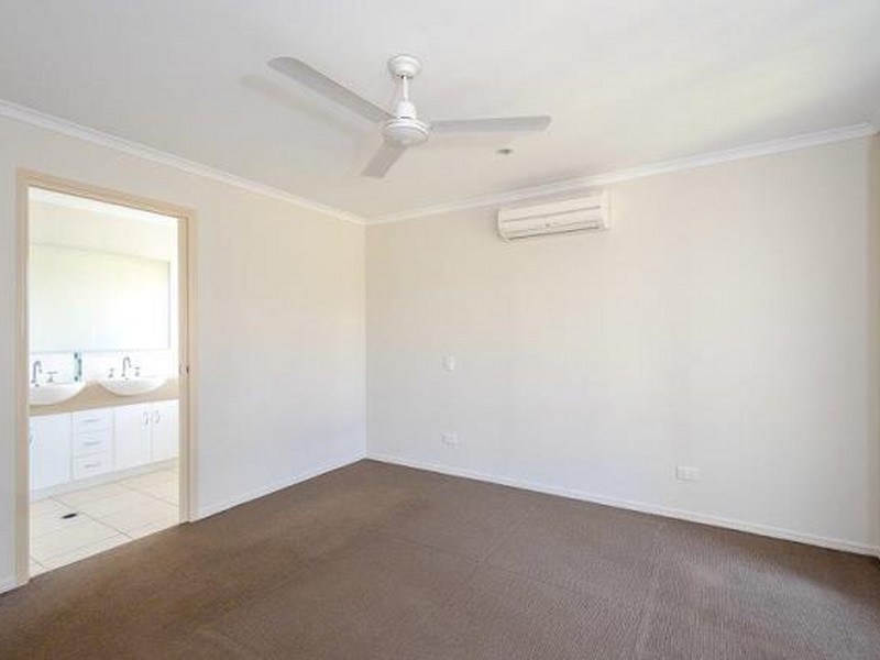 2 BESSIE COURT, Boyne Island QLD 4680