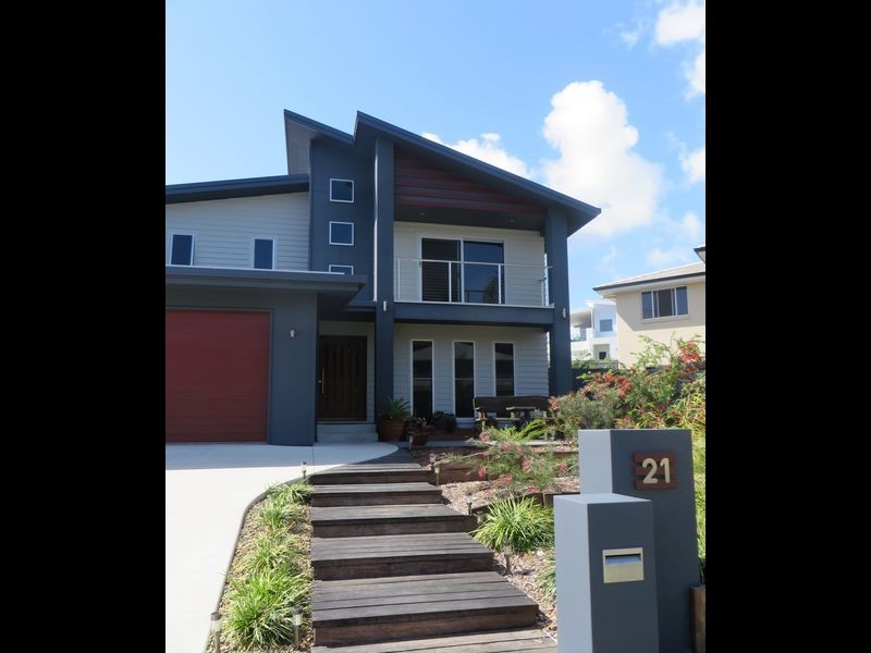 21 LIGHTHOUSE DRIVE, Boyne Island QLD 4680