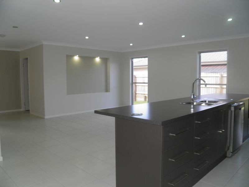 21 LIGHTHOUSE DRIVE, Boyne Island QLD 4680