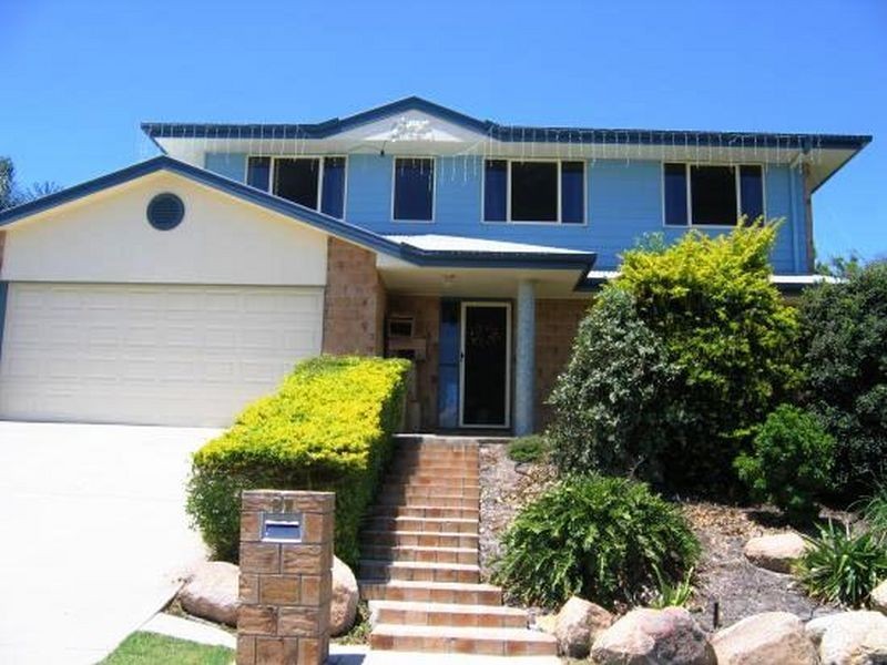 27 LOMANDRA STREET, Boyne Island QLD 4680