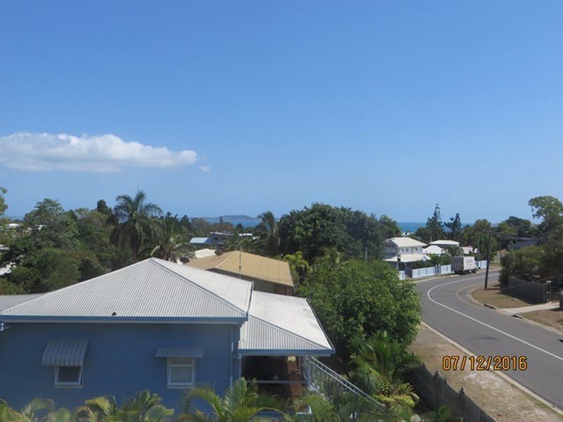 Unit 1/30 BEACH AVENUE, Tannum Sands QLD 4680