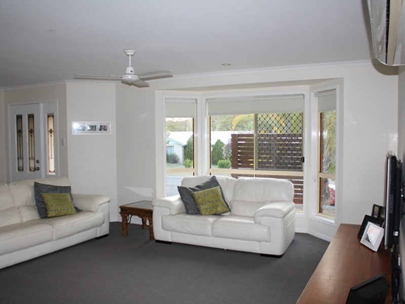 26 CURTIS AVENUE, Boyne Island QLD 4680