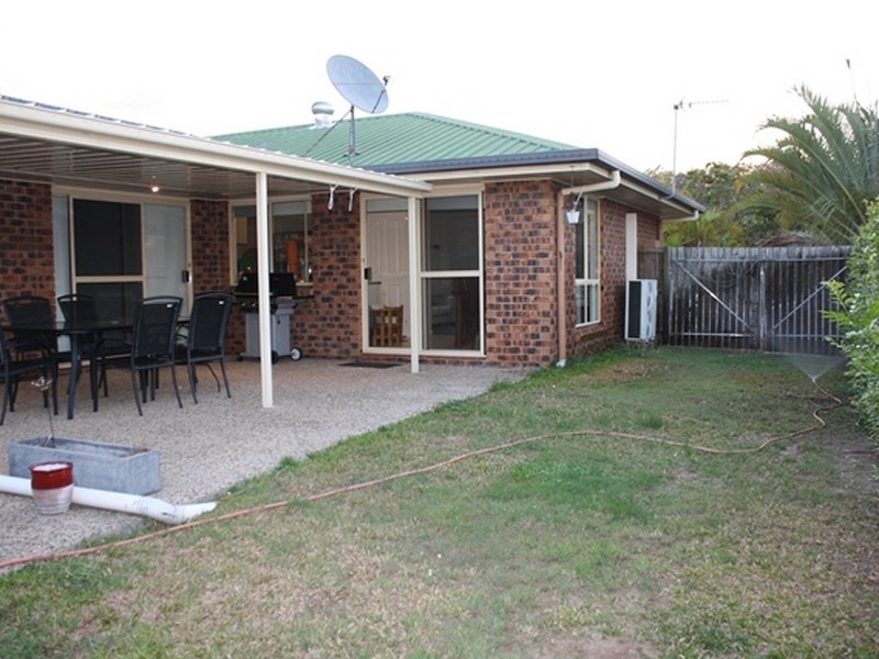 26 CURTIS AVENUE, Boyne Island QLD 4680