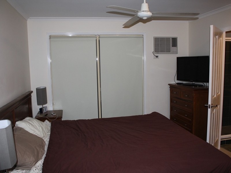26 CURTIS AVENUE, Boyne Island QLD 4680