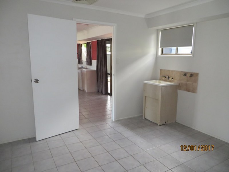 27 ISLAND ESPLANADE, Boyne Island QLD 4680