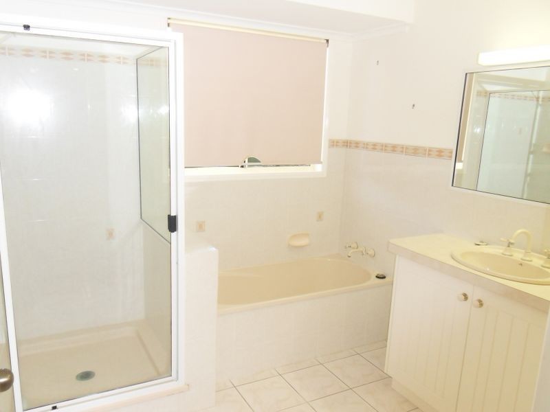 48 LOMANDRA STREET, Boyne Island QLD 4680