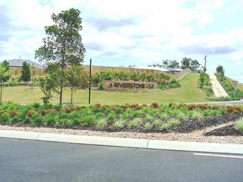 2 Wabby Street, Boyne Island QLD 4680
