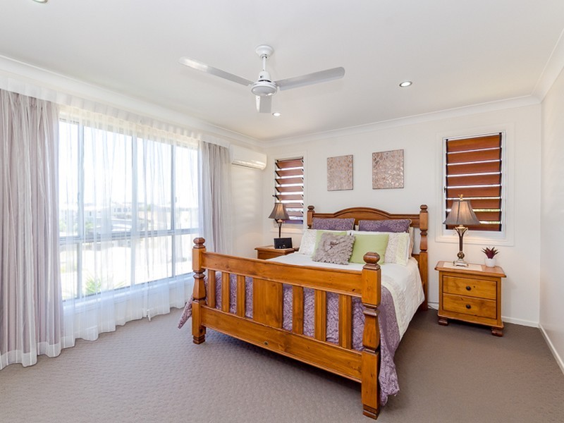 6 Caitlin Court, Boyne Island QLD 4680