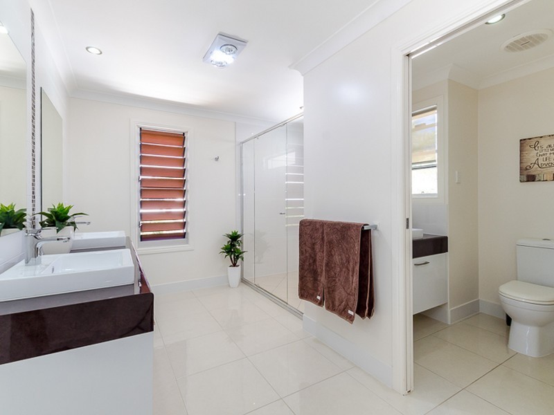 6 Caitlin Court, Boyne Island QLD 4680