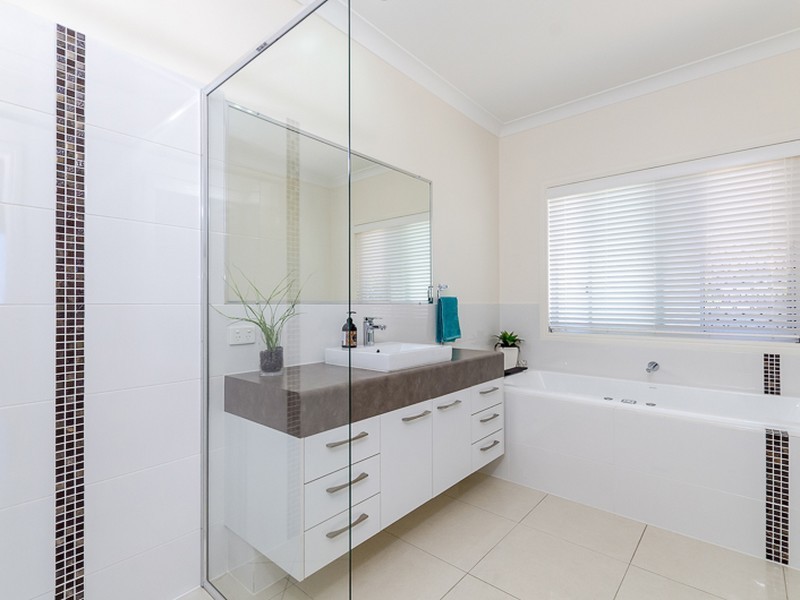 6 Caitlin Court, Boyne Island QLD 4680