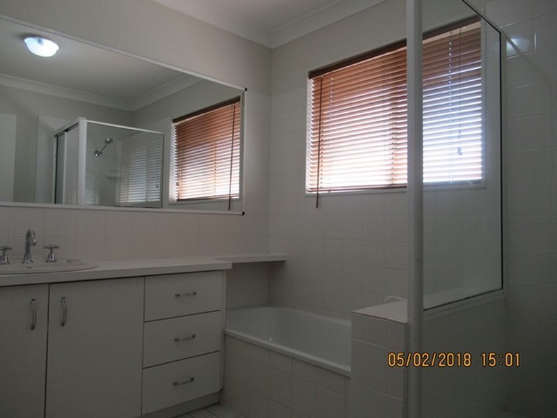Unit 4/4 PITTSBAY CRESCENT, Boyne Island QLD 4680