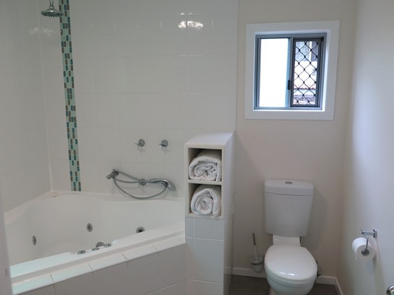 5 Sayre Crescent, Boyne Island QLD 4680