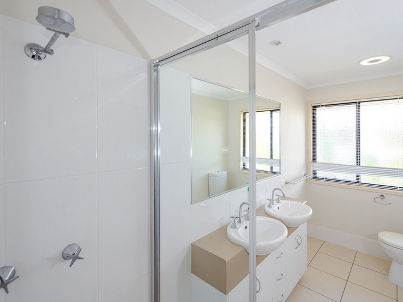 2 Bessie Court, Boyne Island QLD 4680