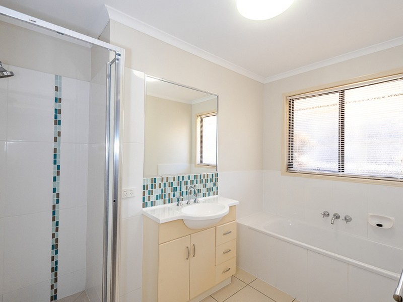 2 Bessie Court, Boyne Island QLD 4680