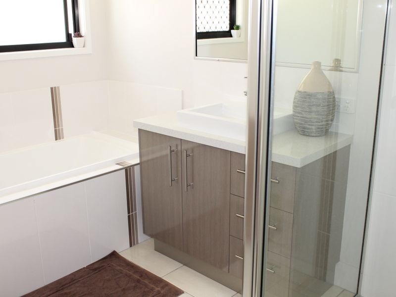 11 MELANIE COURT, Boyne Island QLD 4680